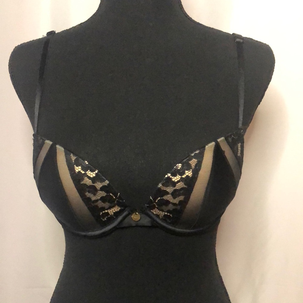 BOUX AVENUE black lace padded bra with underwire. Adjustable straps. Size 30 D.